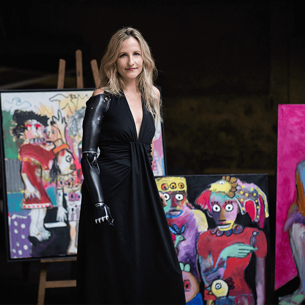 9 questions à Priscille Deborah, artiste peintre et femme bionique 